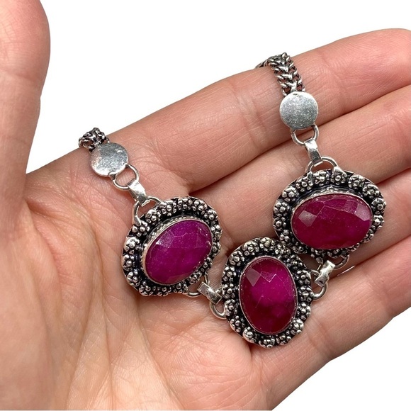 Elegant Silver and Pink Gemstone Bracelet - Picture 3 of 4